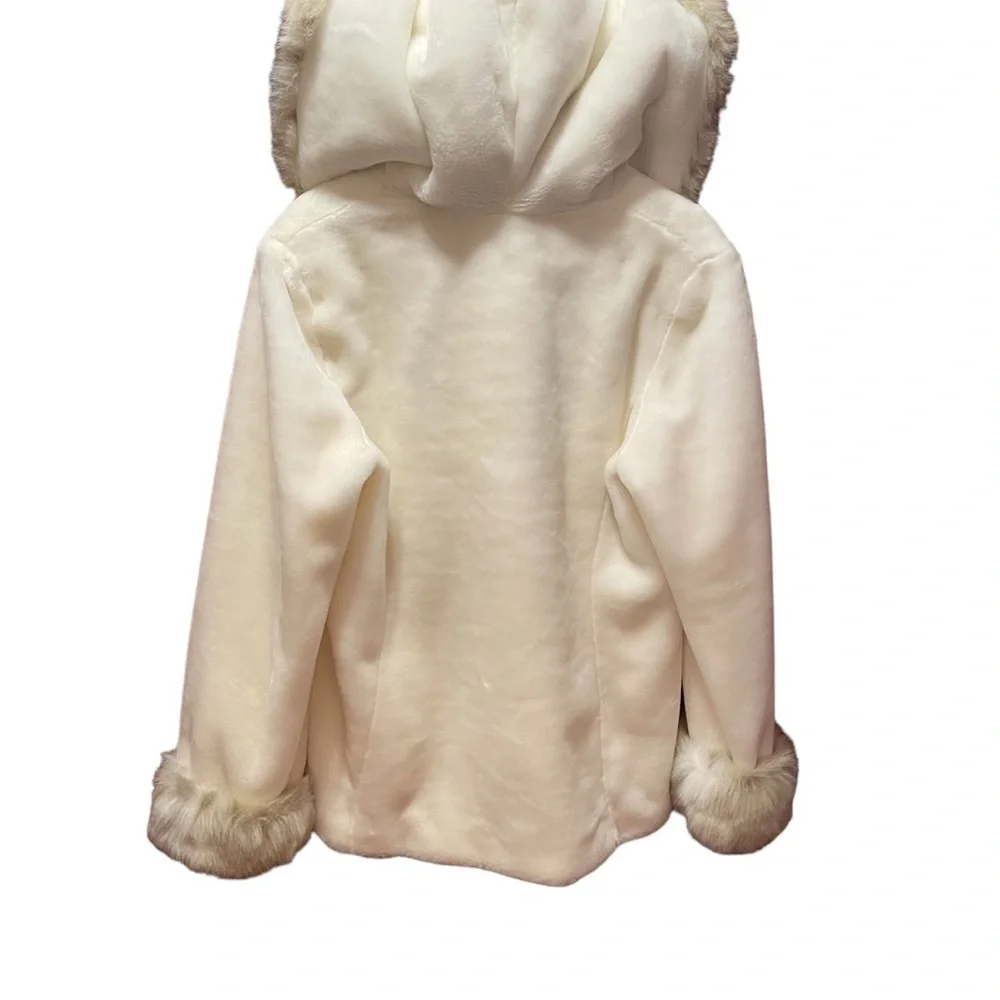 Terry Lewis Luxury Designs‎ Faux Fur Coat
